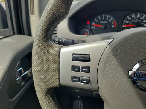 Used 2020 Nissan Frontier SV w/ Midnight Edition Floor Mats image 17