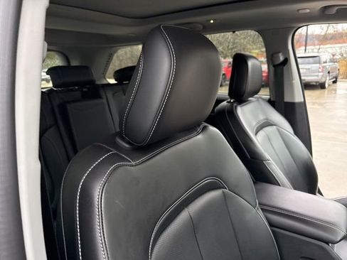 Used 2023 Jeep Grand Cherokee 4WD 4xe w/ Luxury Tech Group II image 34