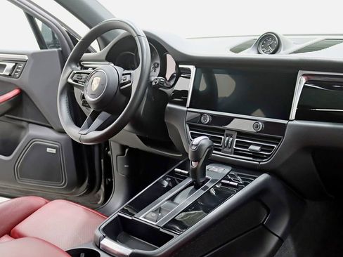 Used 2022 Porsche Macan S image 30