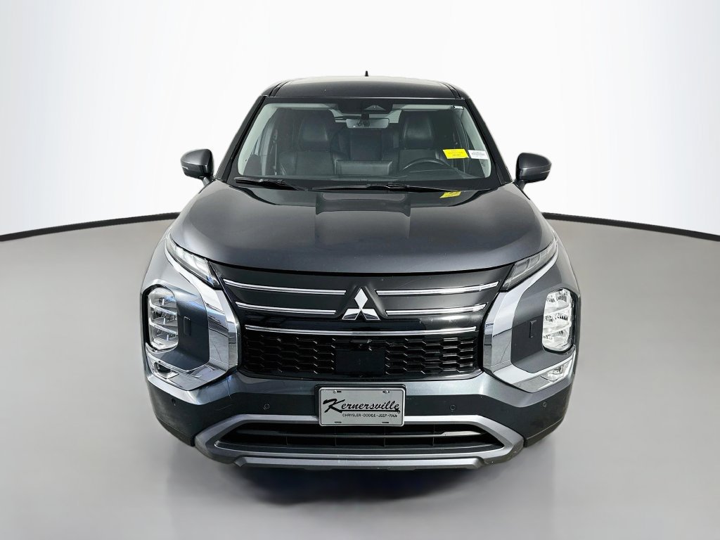 Used 2025 Mitsubishi Outlander SE AWD/4WD image 2