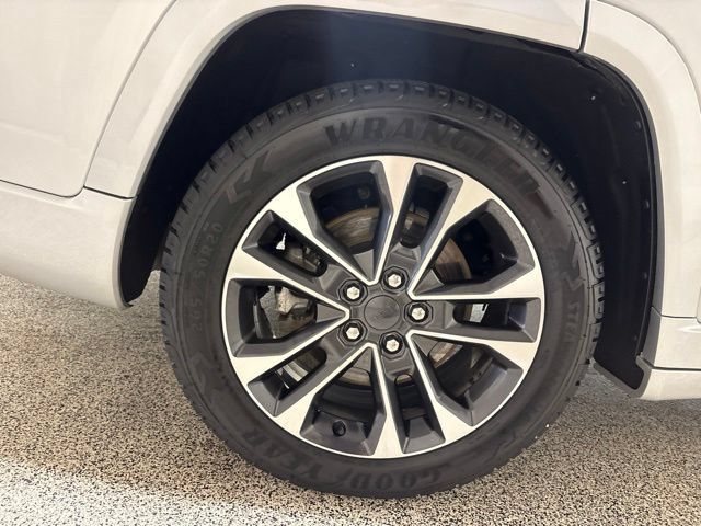 Used 2023 Jeep Grand Cherokee L Overland AWD/4WD image 33