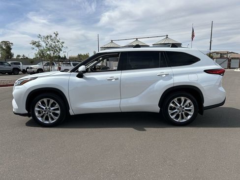 Used 2023 Toyota Highlander Limited image 5