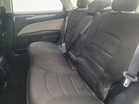 Used 2019 Ford Fusion SE w/ Equipment Group 151A FWD image 18