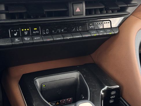 Used 2025 Toyota Crown Signia image 20