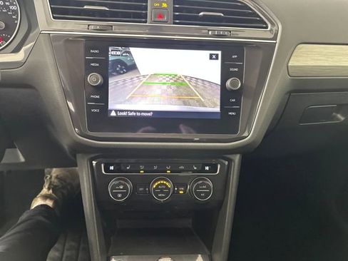 Used 2021 Volkswagen Tiguan SE image 22