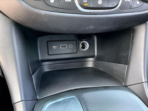Used 2020 Chevrolet Equinox LT FWD image 24