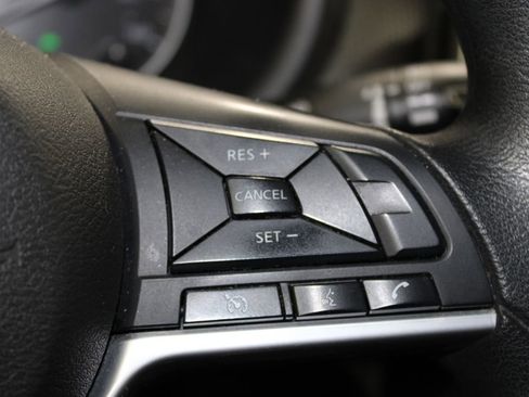 Used 2018 Nissan Kicks SV image 19