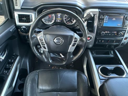 Used 2017 Nissan Titan SL image 14