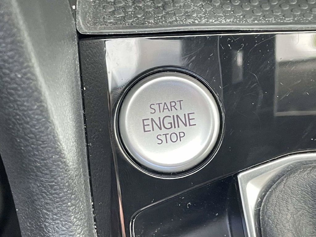 Certified 2023 Volkswagen Taos SE FWD image 30