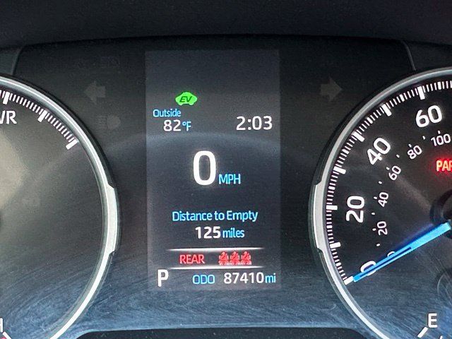 Used 2021 Toyota RAV4 LE AWD/4WD image 22