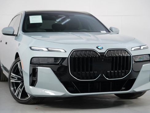 Used 2024 BMW 760i xDrive w/ Premium Package 2 AWD/4WD image 6