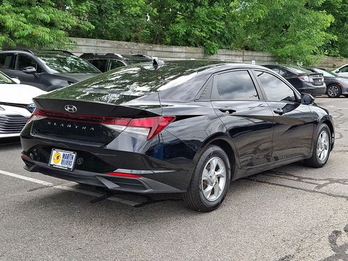 Used 2021 Hyundai Elantra SE FWD image 4