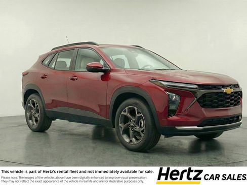 Used 2025 Chevrolet Trax LT image 1