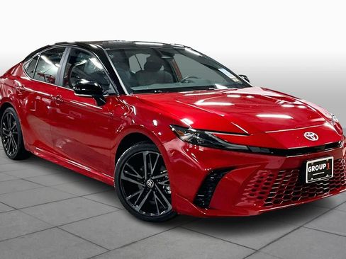 Used 2025 Toyota Camry XSE image 3