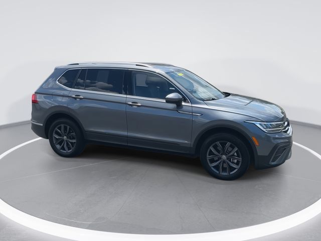 Used 2023 Volkswagen Tiguan SE w/ Panoramic Sunroof Package AWD/4WD image 2