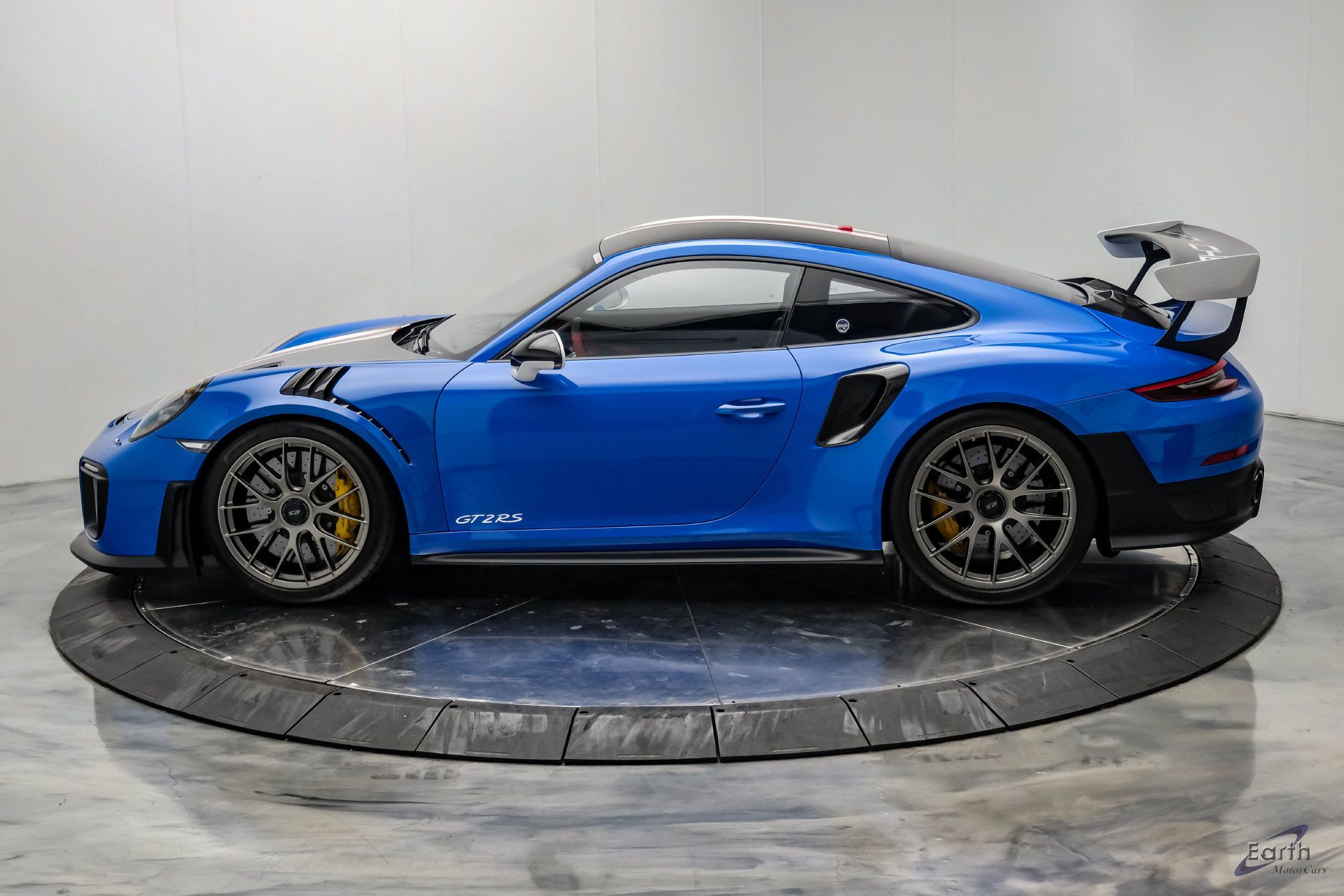 Used 2019 Porsche 911 GT2 RS RWD image 9