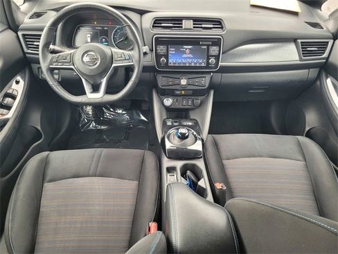 Used 2018 Nissan Leaf SV w/ SV Technology Package image 16