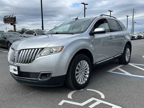 Used 2012 Lincoln MKX FWD w/ Class II Trailer Tow Pkg image 3