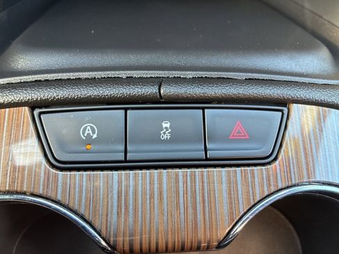 Used 2023 GMC Acadia SLE w/ Driver Convenience Package image 14