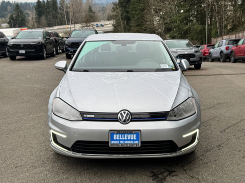 Used 2016 Volkswagen e-Golf SE w/ DC Fast Charging Package image 2