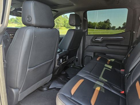 Used 2023 GMC Sierra 1500 AT4 w/ AT4 Premium Package AWD/4WD image 30