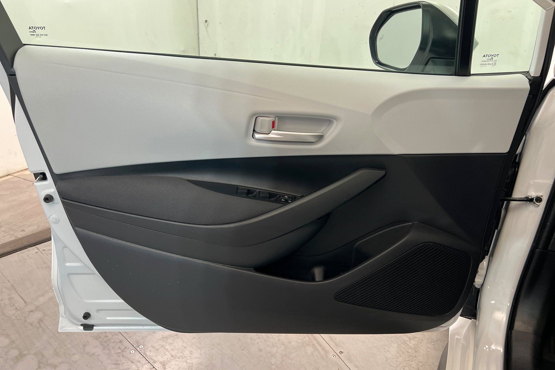 Certified 2026 Toyota Corolla SE w/ SE Package FWD image 15