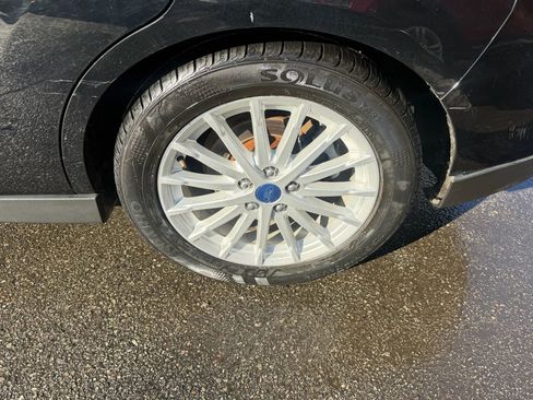 Used 2016 Ford C-MAX SE w/ Interior Protection Package image 9