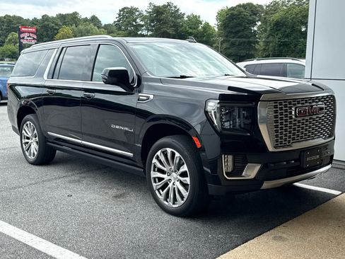 Used 2022 GMC Yukon XL Denali AWD/4WD image 3