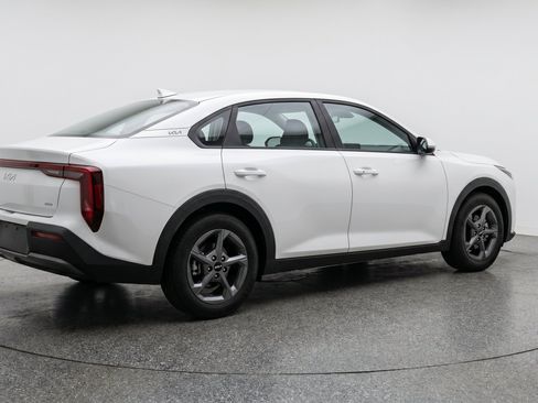 Used 2025 Kia K4 FWD image 9