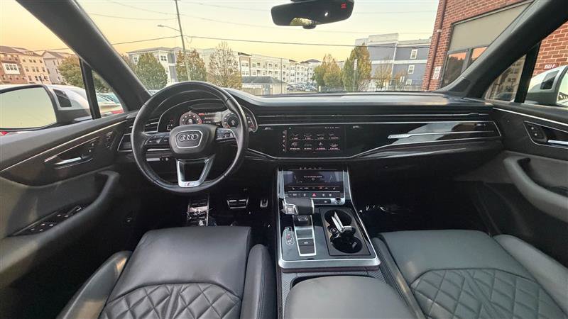 Used 2021 Audi SQ7 Premium Plus w/ Driver Assistance Package AWD/4WD image 25