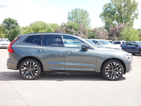 New 2026 Volvo XC60 B5 Ultra w/ Climate Package image 2