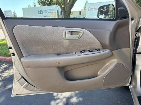 Used 2000 Toyota Camry LE FWD image 27