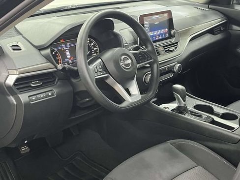 Used 2025 Nissan Altima 2.5 SV FWD image 13