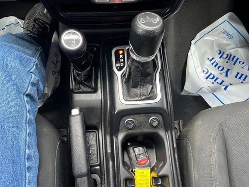 Used 2018 Jeep Wrangler Unlimited Sport S image 13