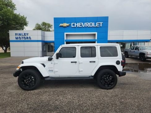 Used 2021 Jeep Wrangler Unlimited Sahara w/ Cold Weather Group AWD/4WD image 1
