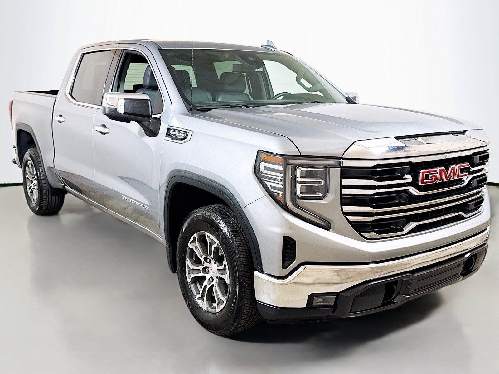 Used 2026 GMC Sierra 1500 SLT RWD image 3