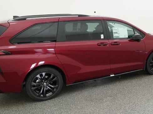 New 2026 Toyota Sienna XSE FWD image 10