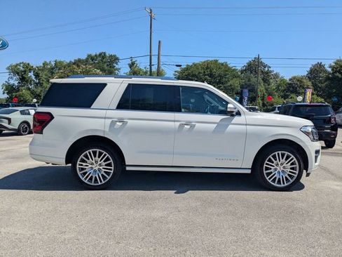 Used 2023 Ford Expedition Platinum AWD/4WD image 2