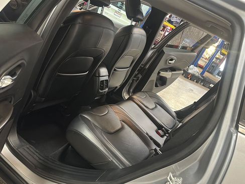 Used 2019 Jeep Cherokee Limited w/ Luxury Group AWD/4WD image 28