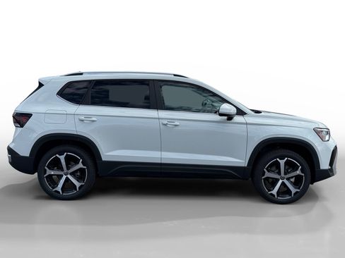 New 2025 Volkswagen Taos SEL image 6