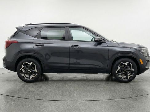 Used 2025 Kia Seltos S FWD image 11