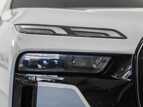 Used 2025 BMW 750e xDrive image 15