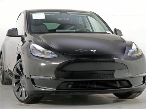 Used 2023 Tesla Model Y Performance image 4