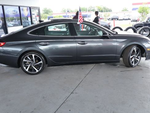 Used 2021 Hyundai Sonata SEL Plus w/ Tech Package FWD image 4