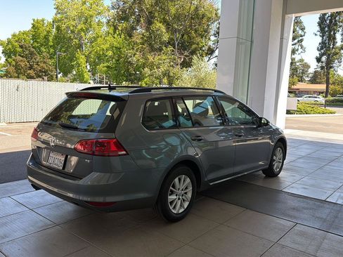 Used 2016 Volkswagen Golf S FWD image 5