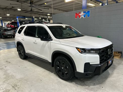 New 2026 Honda Pilot Black Edition image 2