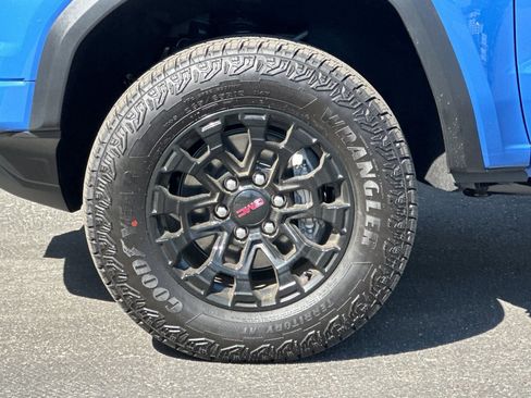 New 2026 GMC Canyon Elevation w/ Convenience Package image 25