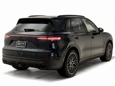 Used 2023 Porsche Cayenne Platinum Edition image 36