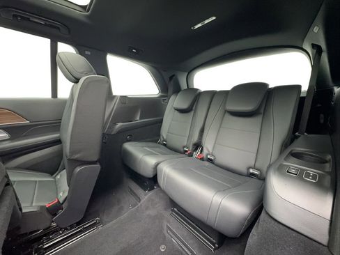 Used 2025 Mercedes-Benz GLS 450 4MATIC image 26