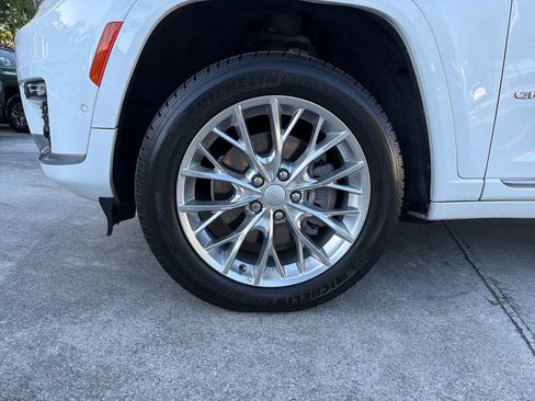 Used 2021 Jeep Grand Cherokee L Summit w/ Luxury Tech Group V AWD/4WD image 17